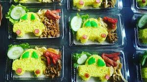 Setiap hari nyiapan sarapan.bikin mak galau deh.mana nich si koko cerewet minta menu baru untuk sarapan.akhir mak berexperimen deh jadi ini.nasi kepal ala2.yang pasti si koko doyan n kenyang 😊😁 Nasi Bento Karakter Mobil Mika Besar Azhara Cake Snack Facebook