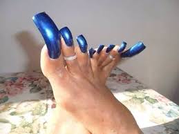 Nos ayudará a que las uñas crezcan más para reducir el olor del ajo, puedes lavarte las manos con el jugo de un limón. Unas Largas De Los Pies Muy Maquilladas Fotos De La Extrana Moda Que Es Rechazada En Las Redes Sociales Hch Tv