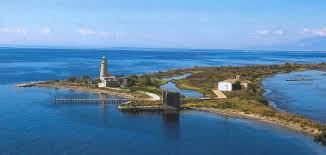 Δείτε 88 ρεαλιστικές φωτογραφίες και βίντεο ορόσημων, ξενοδοχείων και αξιοθέατων στην τοποθεσία άγιος παντελεήμων από μέλη του tripadvisor. O Faros Ston Agio Swsth Mia Nostalgikh Pinelia Mesa Sth Limno8alassa Mesologgioy