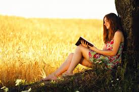 Chica leyemdo un libro wallpaper. Biblia De Lectura De Mujer Joven Nina Leyendo Libro Fondos De Pantalla 1920x1280 Wallpapertip