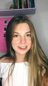 Jesus esperando na mesa sozinho