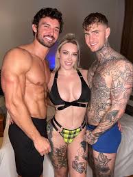 TW Pornstars - 𝔸𝕧𝕒 𝔸𝕦𝕤𝕥𝕖𝕟 🇬🇧. Twitter. Shot with a pair of best  mates… how slutty is that? 😏 What. 4:07 PM - 25 Jan 2023