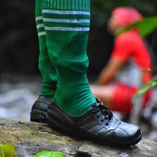 Memukul jejak dengan kasut hiking dan kasut jejak atas ini. Kasut Adidas Kampung Ini Katanya Lebih Bagus Daripada Kasut Branded Yang Lain Setuju