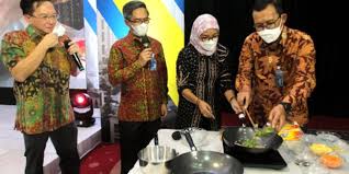 Field monitor buat kamera dari portkey ini padahal cakep banget buat dipake produksi video biar gampang sinematik. Hy9q7bpcandwvm