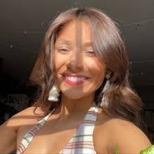 Sarah Thygesen's Instagram, Twitter & Facebook