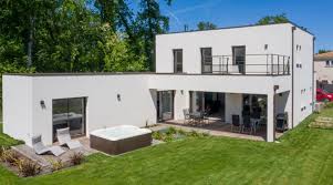 Une Maison Cubique Ultra Moderne En 2020 Maison Cubique Maison Maison Style