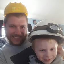 Shawn Stillwell's Instagram, Twitter & Facebook