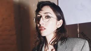 It's a complex story": Glenn Close and Jonathan Pryce