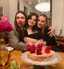 chorus i want a boyfriend but i just keep hitting dead ends try to take a shortcut, but i get cut again and again i want a boyfriend tell me, are there any good ones left? How Selena Gomez Spent Valentine S Day 2021 See Photos