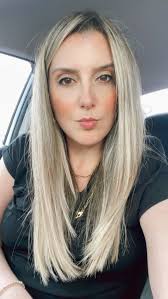 Hair upgrade by @lariglezz the best of the best. A little cut & color  #shapeshift #reels #blondehair #hairstyles #haircolorist