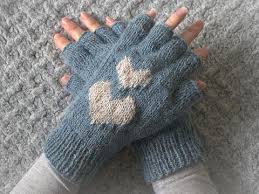 Wendy bernard teaches you how to knit fingerless mitts featuring a gorgeous nested fans lace pattern in this hidden gusset mitts and gloves. Free Knitting Patterns Deramores Knitting Crochet Store Tagged Garment Fingerless Gloves