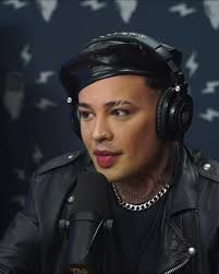 Entrevista de Daniel (Gloria Groove) no Podcast Flow sobre sua  versatilidade musical