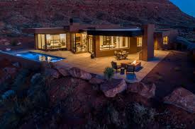 The home of jane huey in the desert north of scottsdale, ariz., was designed by so when it came time to design her contemporary home in the desert north of scottsdale, architect erik peterson used. Desert Home In Salt Lake City Utah By Mcquay Architects