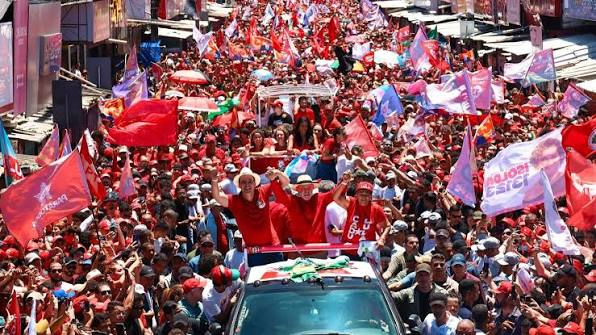 Confira imagens da passeata do presidente Lula (PT) em Natal ...