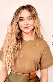 L'oréal paris féria in deep burgundy. Sabrina Carpenter Natural Hair Color Popsugar Beauty