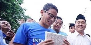 Gerak benda langit di lihat dari tempat yang berbeda bumi kita berputar seperti gasing. Tim Jokowi Anggap Sandi Jauh Seperti Bung Hatta Kayak Langit Dan Bumi Merdeka Com