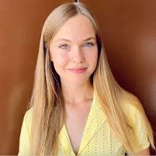 Stephanie Cosgrove's Instagram, Twitter & Facebook