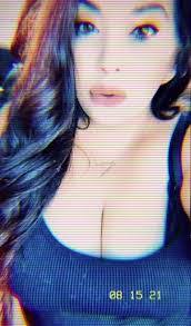 Stephanie Arzola's Instagram, Twitter & Facebook