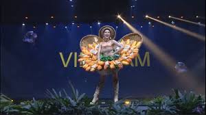 Trong đó, phần thi của h'hen niê nhận được sự chú ý hơn cả khi cô chính thức diện trang phục bánh mì lên sân khấu cuộc thi. H Hen Nie Trinh Diá»…n Trang Phá»¥c Banh Mi Giá»¯a Dan NgÆ°á»i Ä'áº¹p Quá»'c Táº¿ Vov Vn