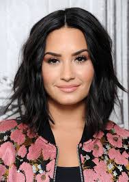 Demi lovato just cut off all of her hair into a short bob. Demi Lovato S Short Haircuts And Hairstyles 30