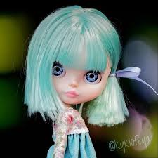 а я все думаю о ней о ней о ней Kukla Naslednika Tutsi Ya Ne Mogu Otvesti Ot Nee Glaz Ona Tihonko Sidit U Menya Na Stole A Ya Smotryu Na Neyo I Pochemu To Dumayu O