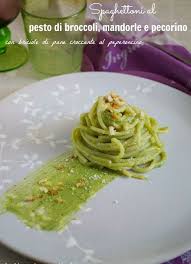 Spaghettoni Al Pesto Di Broccoli Pecorino E Mandorle Con Briciole Di Pane Croccante Al Peperoncino Recipe Food Food And Drink Recipes