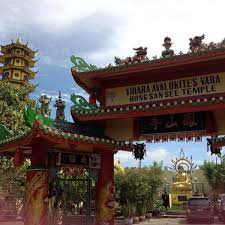 Berkunjung ke cagar budaya vihara avalokitesvara yang tertua di banten. Vihara Avalokitesvara Hong San See 43 Visitors