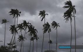 Shafie masih berdiam diri namun para penyokong warisan sudah mula 'memaki' tun m dan menggelarnya sebagai 'ular'. Amaran Cuaca Buruk Di Pantai Barat Sabah Demi Sabah