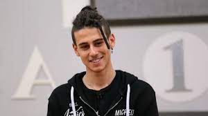 Michele perniola avrebbe dovuto sfidare alessio mininni nella puntata che andrà in onda sabato sette gennaio (ma che è già stata registrata). Amici 16 Michele Perniola Ammesso Nella Scuola Di Amici