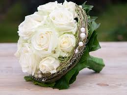 Pin Von Petra Praschil Auf Hochzeit Blumenstrauss Hochzeit Brautstrausse Brautstrauss