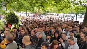 VIDEO. Imagini impresionante la o secţie de votare din Londra. Sute de oameni cântă