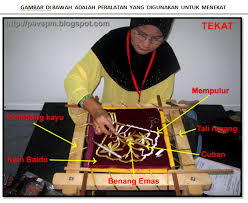 Seni tekat benang emas memang cukup sinonim dengan bandar diraja kuala kangsar. Tekat Timbul Bunga Emas