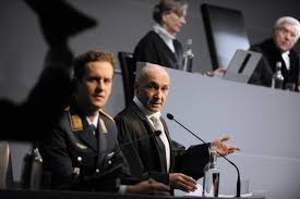 Mai 1964 in münchen) ist ein deutscher strafverteidiger, schriftsteller und dramatiker. Terror Gerichtsdrama Von Ferdinand Von Schirach D Haus Dusseldorfer Schauspielhaus Junges Schauspiel Burgerbuhne