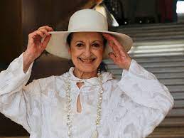 Solo oggi si apprende che carla fracci soffriva da tempo a causa di un tumore, male che ha affrontato con estrema riservatezza. 5dcski0vklruzm