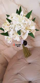 مسكه عروس مميزة بتشكيلة من الورد الأبيض table decorations decor bouquet