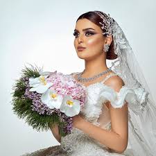 المصممه زينب الواوان On Instagram لوك عروستي الملكية في معرض الهامة الابداع من قروب المبدعين Hama Expo Global E Bridal Hair Beauty Inspiration Beauty