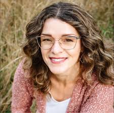 Hello everyone! I'm Laura. I'm 42 and I'm a wife, and mom of 3, plus we  have two dogs and 5 backyard chickens! I love hiking and cross country  skiing, and snowboarding