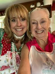 With all the Family coming in for Easter I was as busy as a Bee. !! You  probably were too. What a precious Savior we worship. What hope and love he  gives.