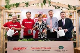 Ze is momenteel de assemblee van de selangor state legislative assembly voor het kiesdistrict subang jaya in de staat selangor. Sunway Group Tackles Food Waste Business Today