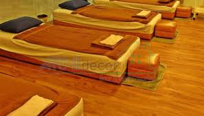 Tetapi ada juga yang terbuat dari warna yang mirip dengan kayu asli, biasanya disebut vinyl motif kayu salah satu contohnya adalah lg leisure. Berbagai Ragam Pilihan Lantai Vinyl Motif Kayu Untuk Rumah Anda