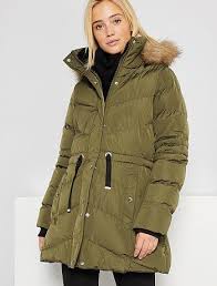 Premièrement parce qu'il fait froid, deuxièmement parce qu'elle est ultra tendance ! Doudoune Longue Femme Kiabi La Mode A Petits Prix