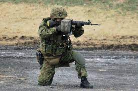 89式自動小銃を構える普通科隊員 陸上自衛隊 宇都宮駐屯地創立64周年記念行事見学記録 陸上自衛隊 軍車 特殊部隊