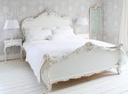 Scegli tra un'ampia selezione di cassettiere, comodini, scrittoi e specchi shabby per ornare la tua camera da letto. Stile Shabby Chic 30 Idee Di Arredamento Provenzale Ispirando
