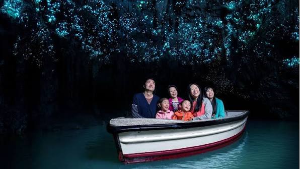 Te Anau glowworm caves