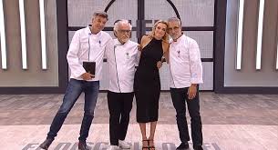 El discípulo del chef llega el jueves 22 como la gran apuesta de chv y con giro hacia los famosos segundo ciclo. El Emotivo Mensaje Que Dieron Conductora Y Jueces De El Discipulo Del Chef