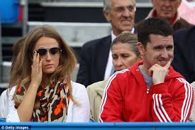 His birthday, what he did before fame, his family life, fun trivia facts, popularity rankings, and more. Andy Murray Sets Sights On Wimbledon After Nicolas Mahut Defeat Daily Mail Online