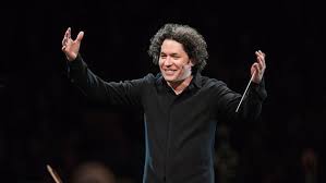 Gustavo dudamel is defined by his untiring advocacy of access to music for all. Weltstars Mit Wellen Und Walkurenritt Ndr De Kultur Sendungen Das Konzert