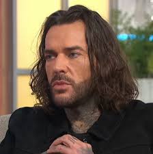 Strictly's Pete Wicks shuts down love life question