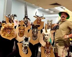 Klingt lustig, aber bereits mit wenigen materialien und überschaubarem aufwand könnt ihr ein pusteblume kostüm selbst basteln und habt. Gruppenkostume Fur Fasching Karnevalskostume Fur Klein Und Gross Halloween Ideen Hausgemachte Kostume Gruppen Halloween Kostume