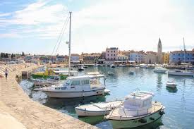 Früher war fazana ein typisches kroatisches fischerdorf und durch die stetig ansteigenden touristenzahlen hat es sich in den letzten jahren zu einem wunderschönen urlaubsort entwickelt. Fazana The Charming Coastal Town In Istria Placesofjuma